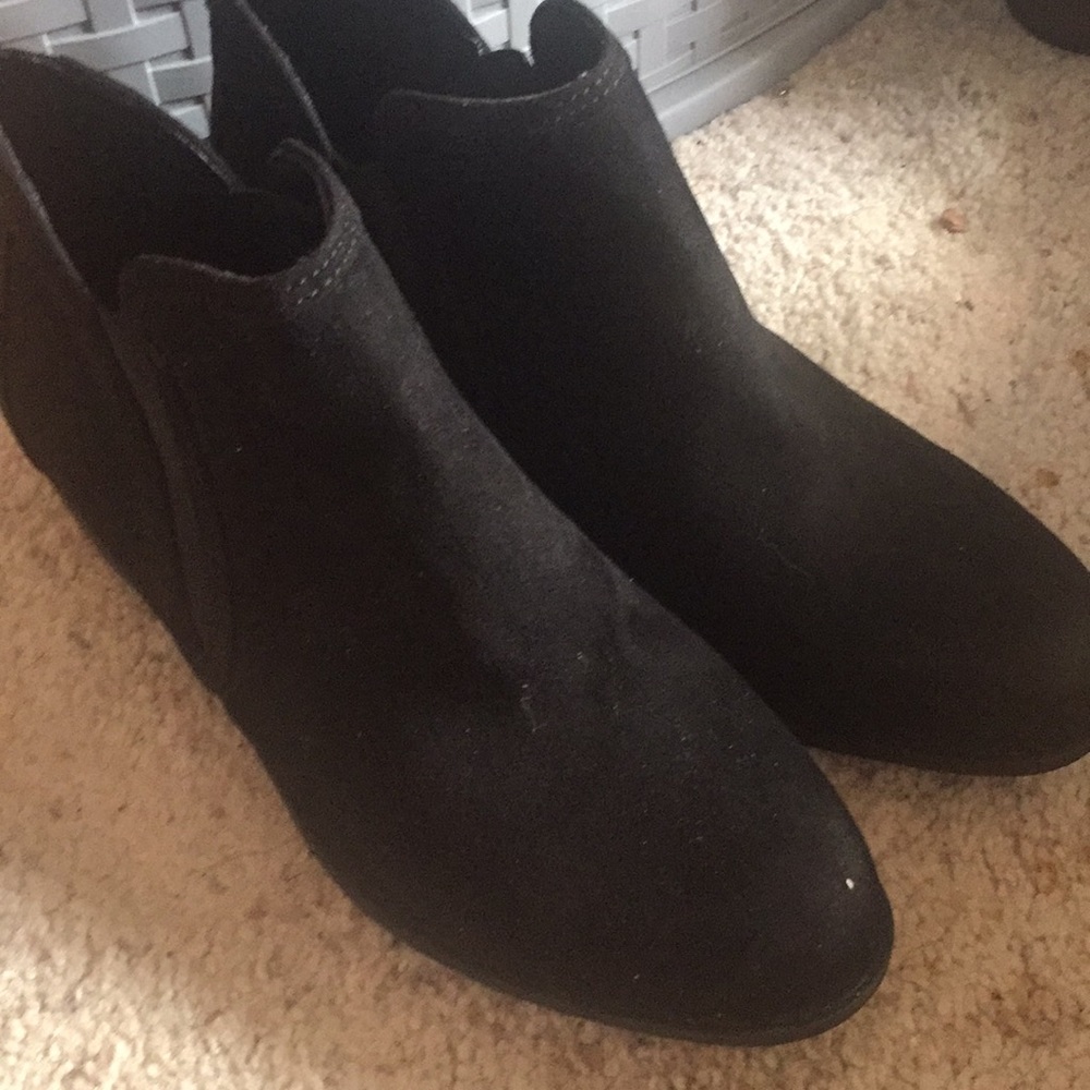 NWOT Maurices Black Booties